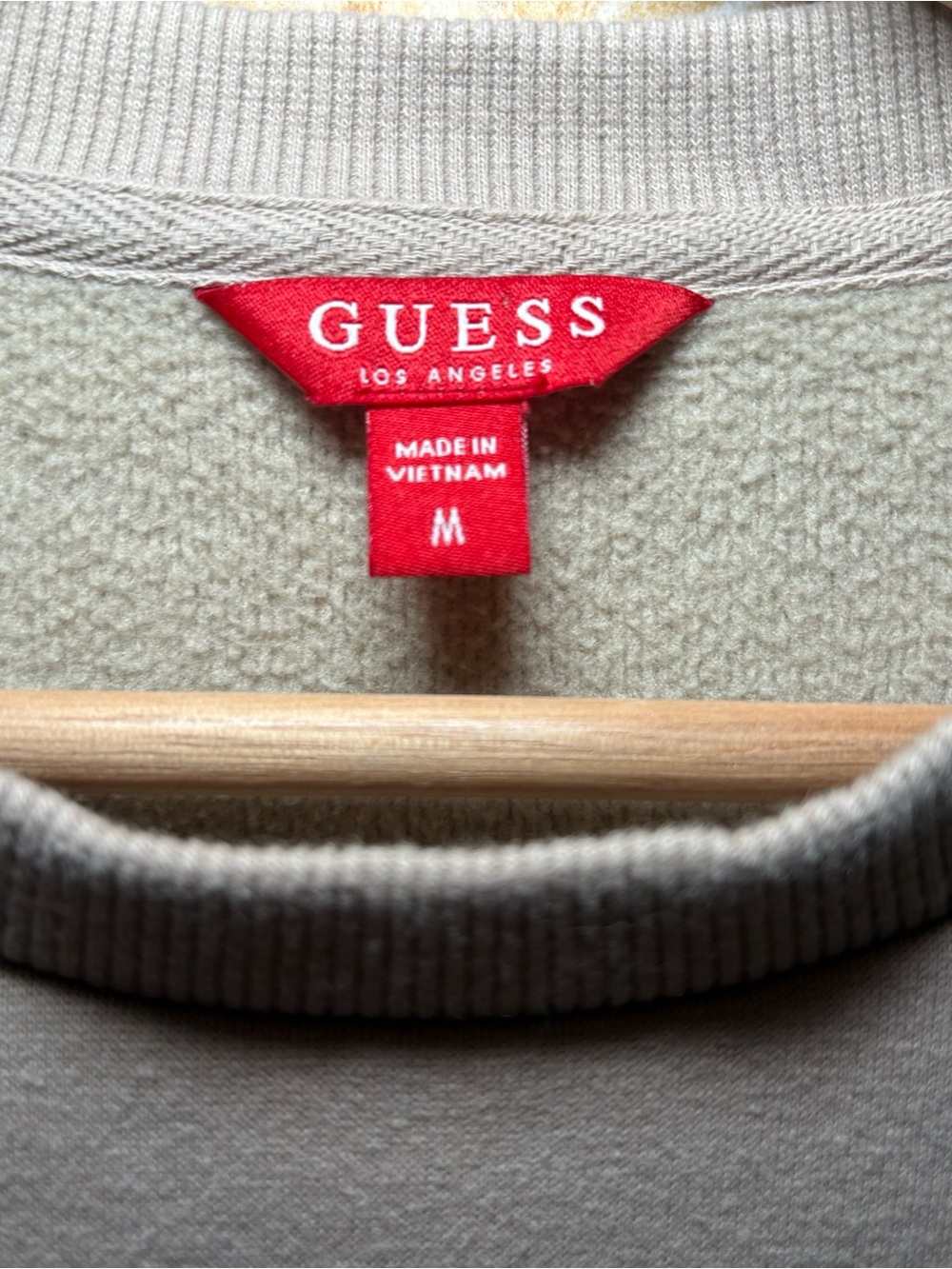 GUESS Los Angeles Cropped Sweatshirt Beige Crewneck Logo Pullover Casual - Picture 3 of 9